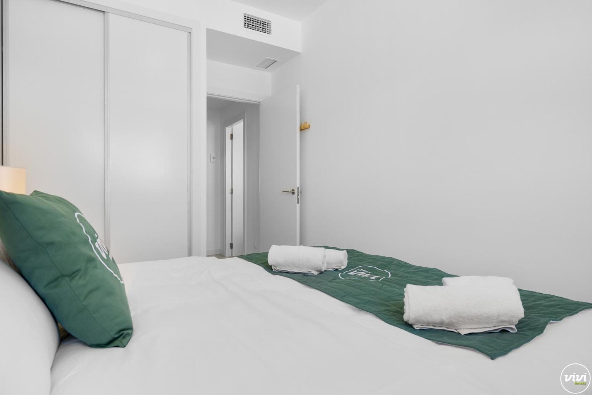 Vivi Homes - Santangelo Pool, Terrace & Sea View Apartment *