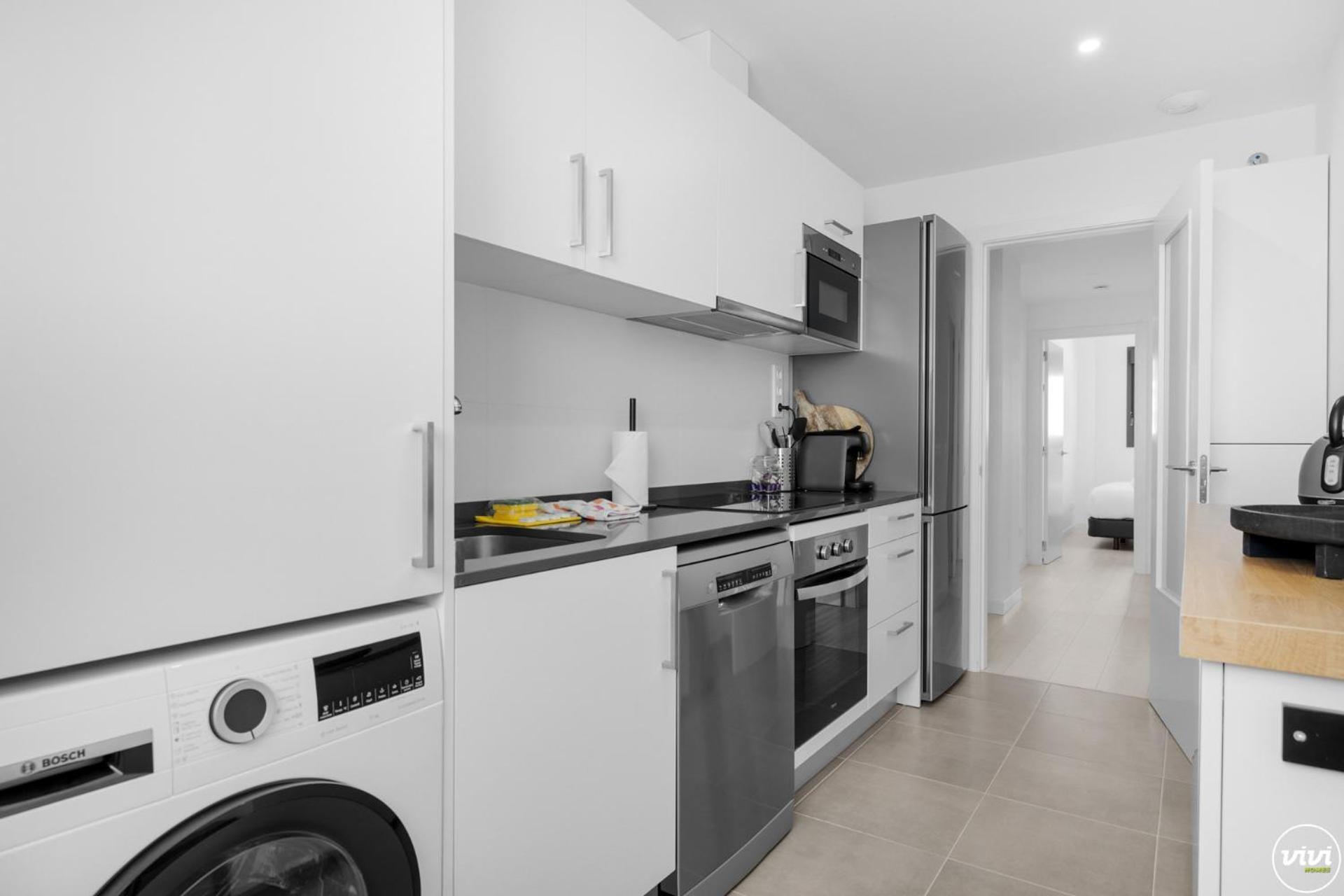 Vivi Homes - Santangelo Pool, Terrace & Sea View Apartment