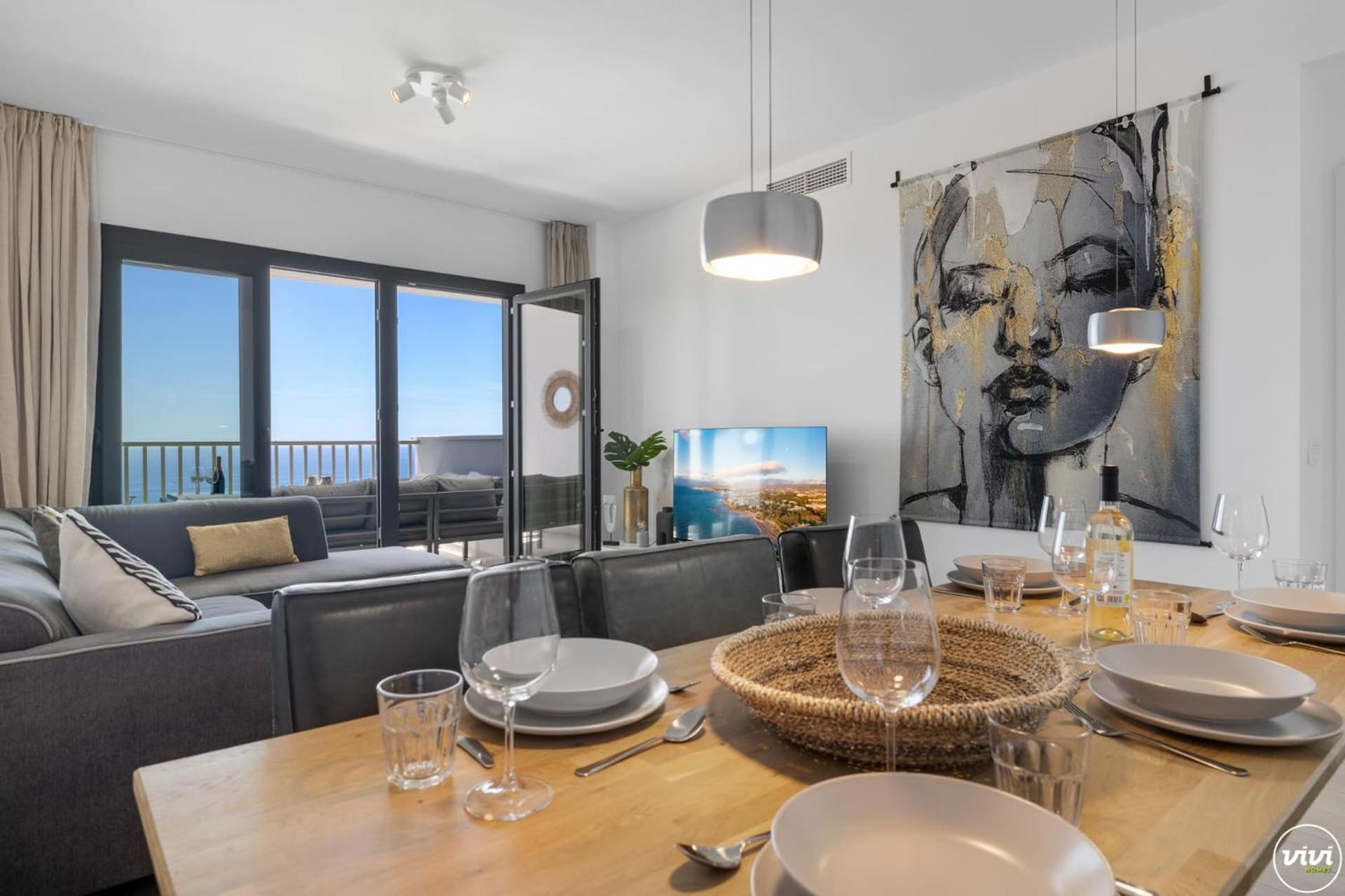 Vivi Homes - Santangelo Pool, Terrace & Sea View Apartment *