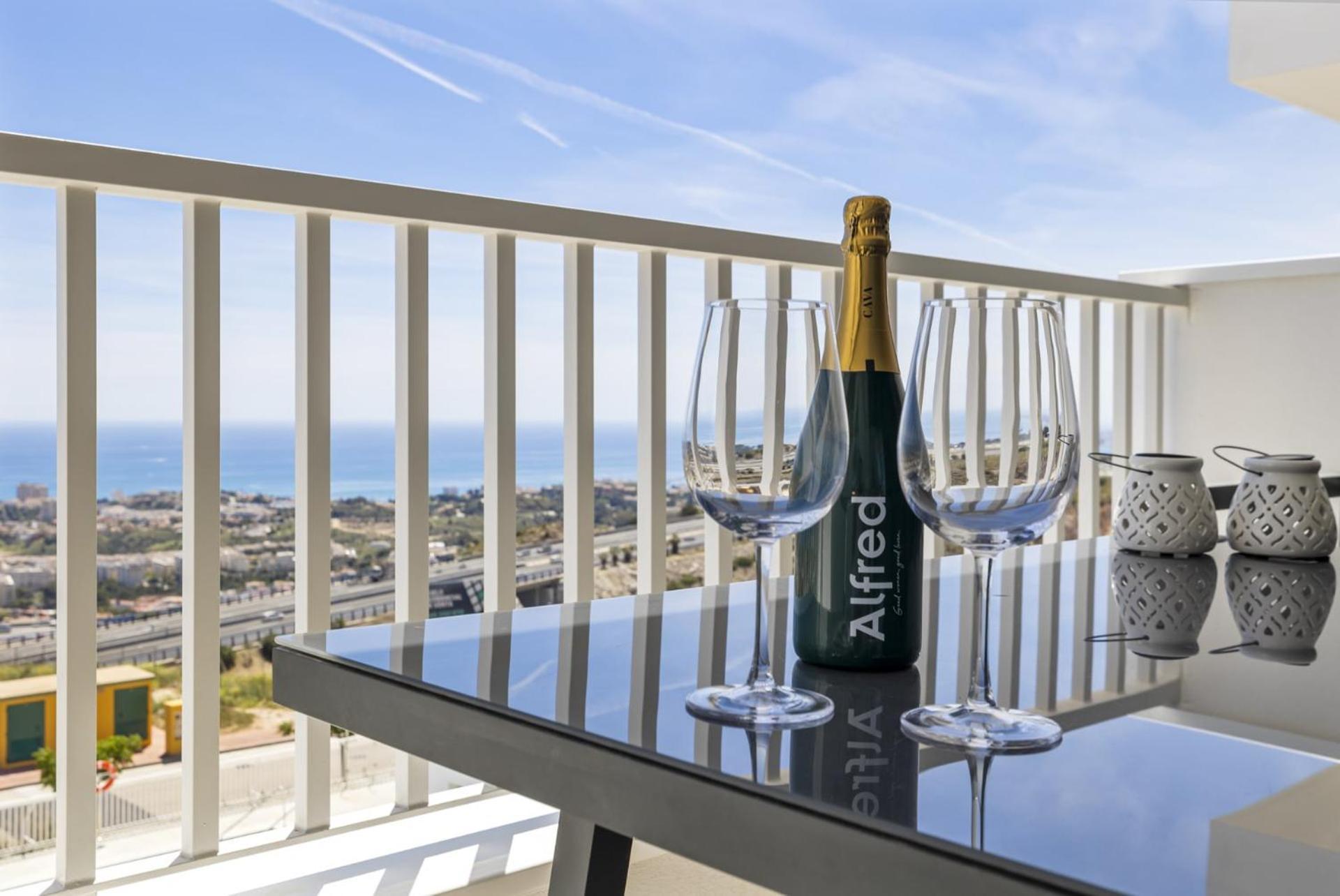 Vivi Homes - Santangelo Pool, Terrace & Sea View Apartment Benalmadena